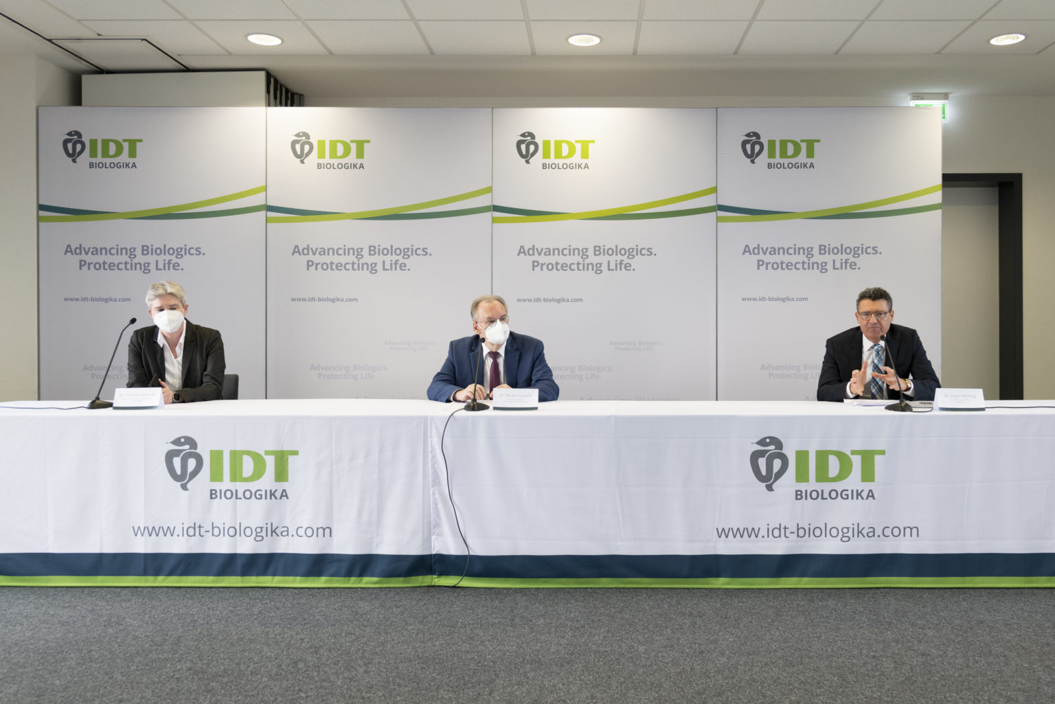 IDT Biologika erhöht Produktionskapazität für Impfstoffe – Sachsen-Anhalts Ministerpräsident Reiner Haseloff besichtigte den Standort